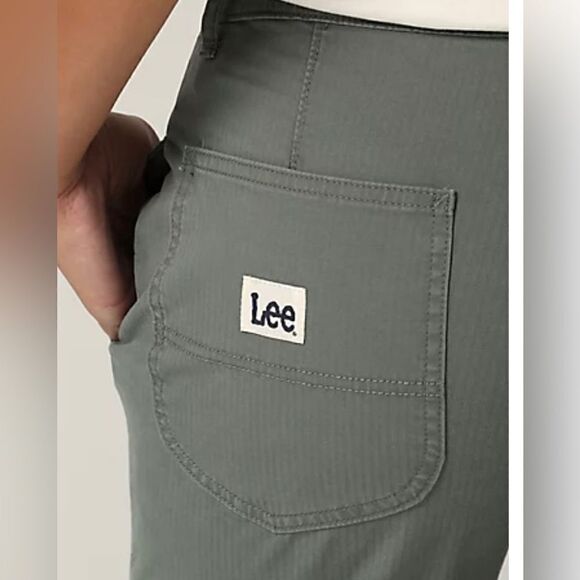 Lee Ultra Lux Mid Rise Relaxed Straight Leg Pant in Fort Green - Picture 4 of 4